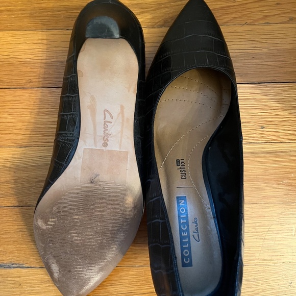 Clarks Black Leather Pump, 7.5 M - Picture 3 of 4